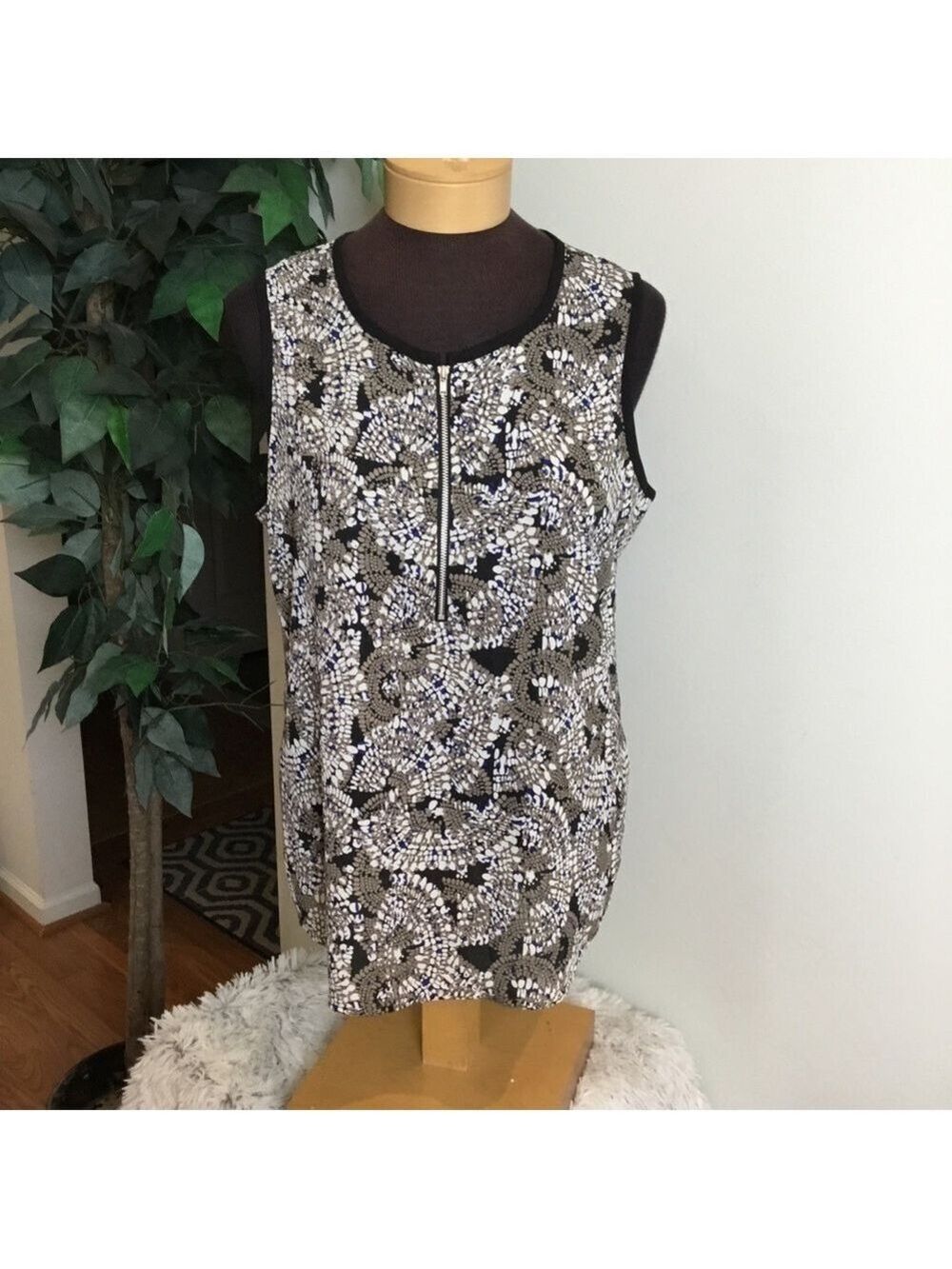 Larry Levine medium tank with front zipper